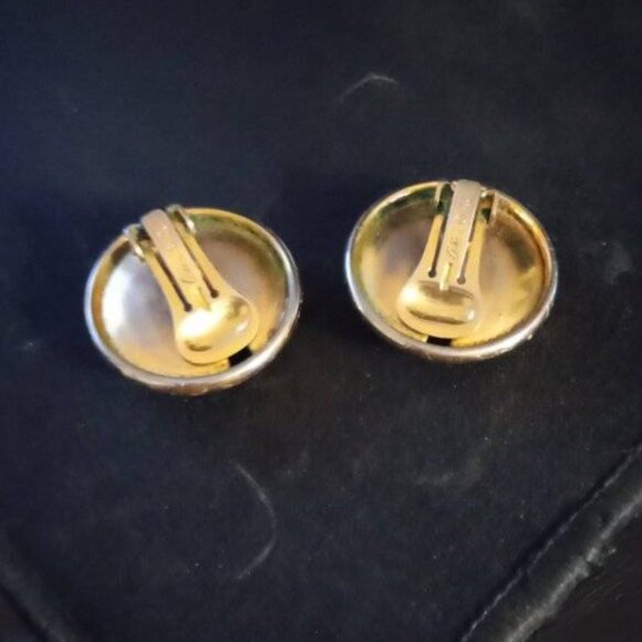Vintage Alice Round Clip On Earrings - Picture 4 of 4
